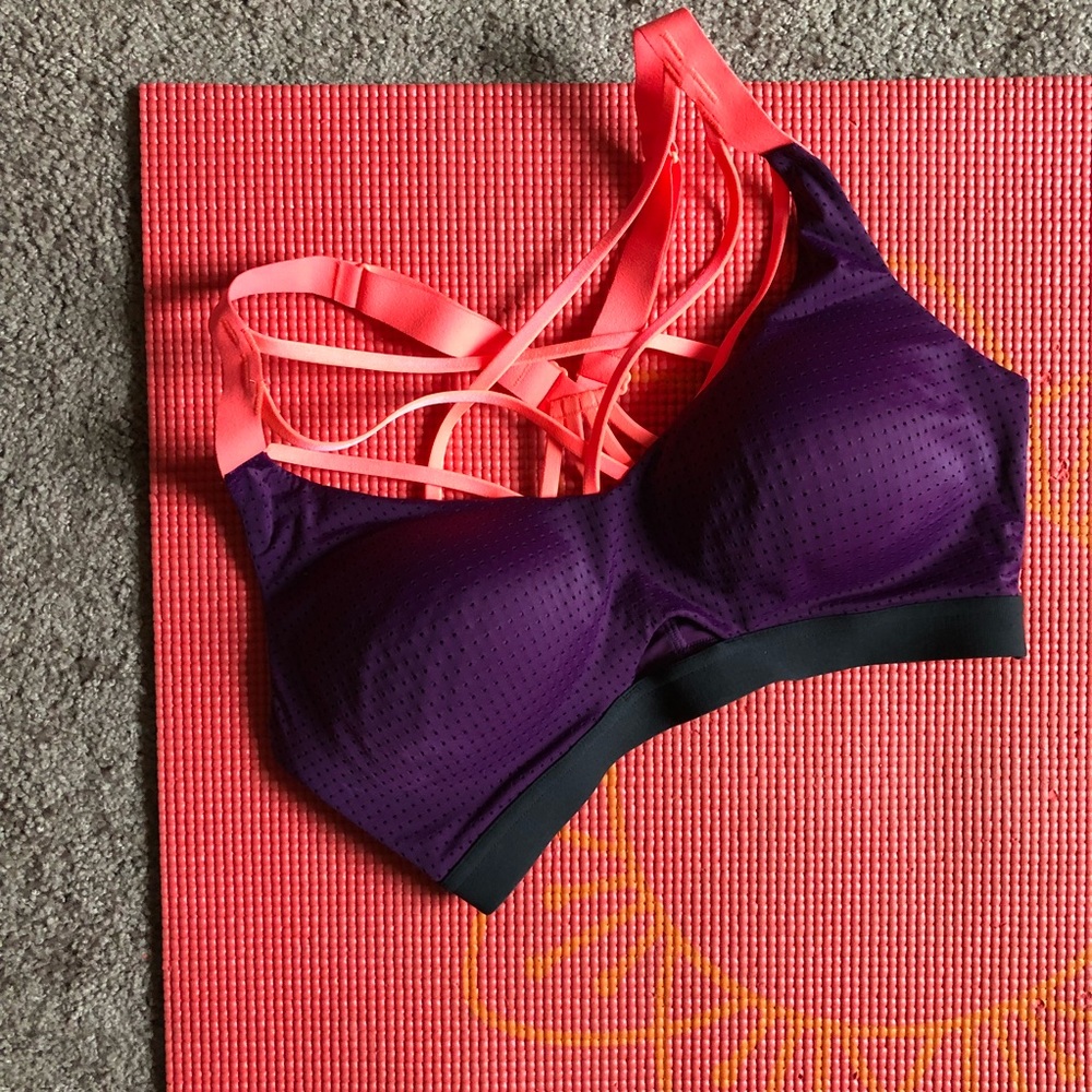 Victoria’s Secret sports bra 32D